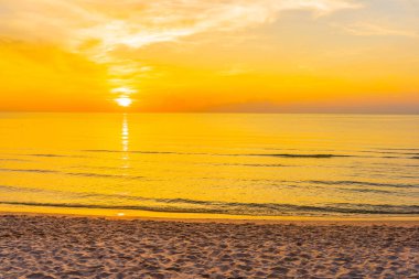 SUNR 'de deniz plajının güzel açık tropikal doğa manzara