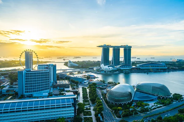 Beau bâtiment d'architecture extérieur paysage urbain à Singapour — Photo