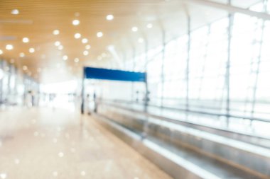 Soyut bulanıklık ve Havaalanı yolcu trans için terminal defocused