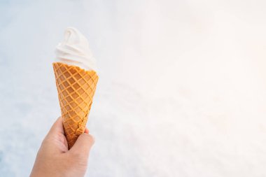 El tutma dondurma koni ile