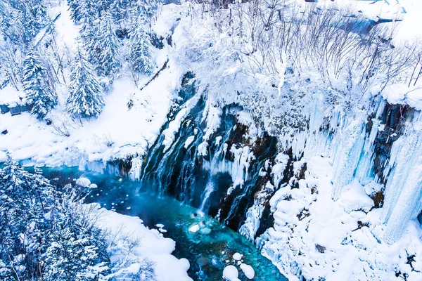 Prachtige buiten natuur landschap met shirahige waterval en — Stockfoto