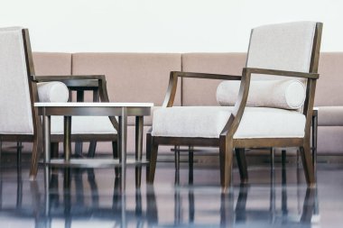 Açık veranda ile masa ve sandalye dekorasyon