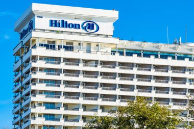 Hua hin , Tayland - 2 Mayıs 2019 : Hilton otel ve tatil yeri işareti i