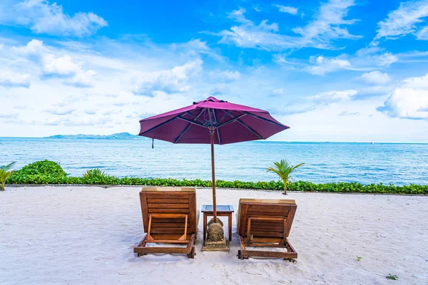 Vackert landskap av strand hav havet med tom stol däck och — Stockfoto