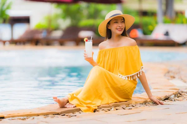 초상화 아름다운 젊은 아시아 여자 레저 휴식 미소와 hap — 스톡 사진