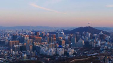 Modern megalopolis Asya şehrinin manzaralı görüntüleri