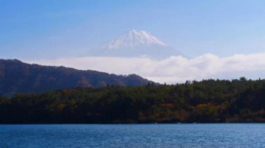 Güzel dalgalı denizin sakin görüntüleri.