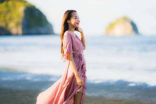 Portrait young beautiful asian woman walk smile and happy on the — Stock Photo, Image