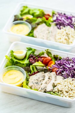 Izgara tavuk göğsü ve et salata