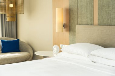 Güzel rahat yastık ve battaniye Yatak Dekorasyon