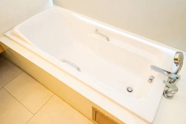 Banyo güzel beyaz küvet dekorasyon iç