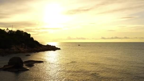 Imágenes Tranquilas Hermoso Mar Ondulado Puesta Del Sol — Vídeos de Stock