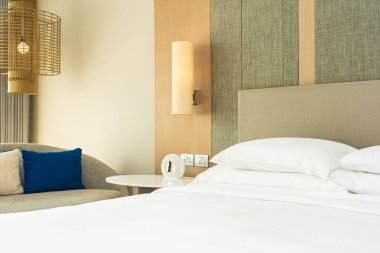 Güzel rahat yastık ve battaniye Yatak Dekorasyon