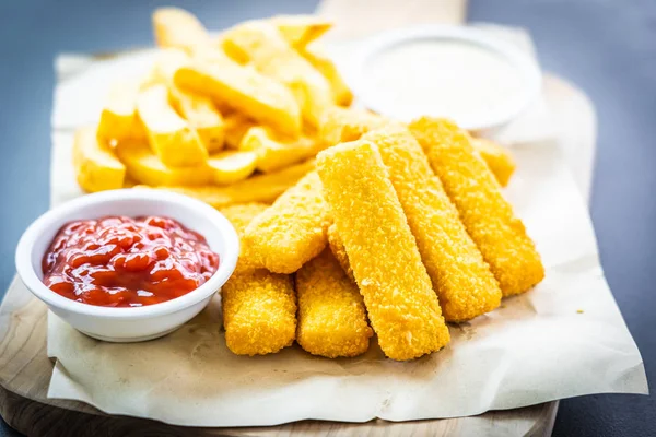 Fish finger and french fries or chips with tomato ketchup and ma — Stock Photo, Image