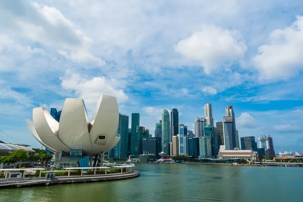 Singapura, 21 de janeiro de 2019: belo edifício de arquitetura skyscra — Fotografia de Stock