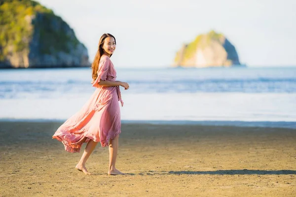 Portrait young beautiful asian woman walk smile and happy on the — Stock Photo, Image