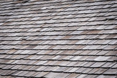 ev veya ev dokularının çatısında kiremit