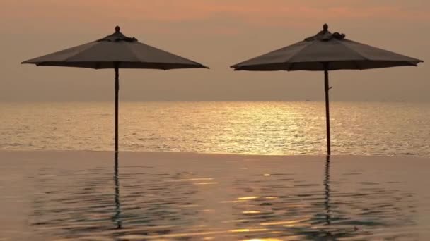 Günbatımı Güzel Dalgalı Denizde Sakin Görüntüleri — Stok video