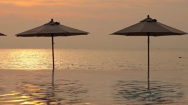 tatil otelinde sakin görüntü boş havuz