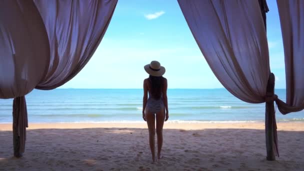 Footage Beautiful Asian Woman Relaxing Seashore Summer Vacation — Stock Video