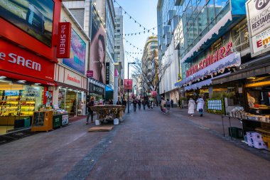 Seoul, Güney Kore 10 Aralık 2018: Myeong dong pazarı 