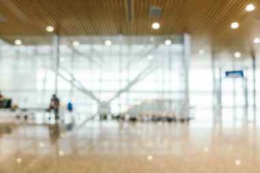 Soyut bulanıklık ve Havaalanı yolcu trans için terminal defocused