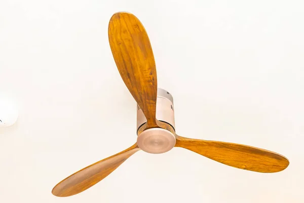 Oda dekorasyonunun üstündetavan fanı — Stok fotoğraf