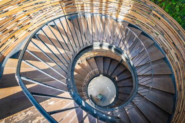 Spiral eğrisi şekil ahşap merdiven dekorasyon dış