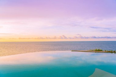 Se ile otel beldesinde güzel açık sonsuzluk yüzme havuzu