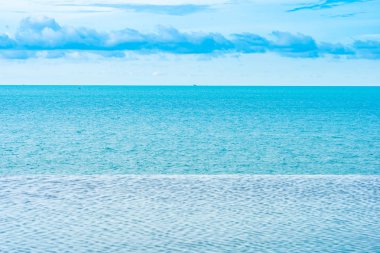Se ile otel beldesinde güzel açık sonsuzluk yüzme havuzu
