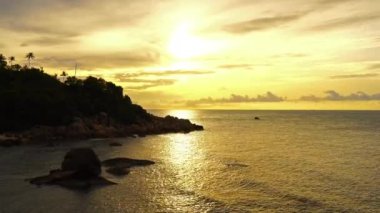 günbatımı güzel dalgalı denizde sakin görüntüleri