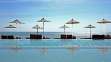 Güzel dalgalı denizin sakin görüntüleri.