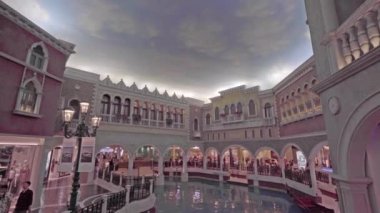 Çin, Macau - 8 Eylül 2018 Macao - Macao 'da alışveriş merkezi olan güzel lüks Venedik Otel ve Kumarhanesi