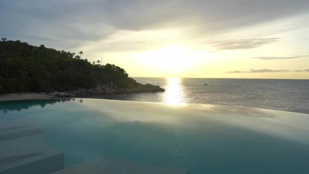 Imágenes Tranquilas Hermoso Mar Ondulado Puesta Del Sol — Vídeos de Stock