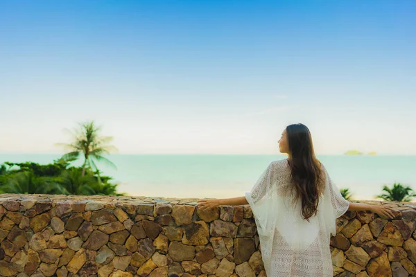 Portrait beautiful young asian woman looking sea beach ocean for — Stock Photo, Image