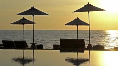 günbatımı güzel dalgalı denizde sakin görüntüleri