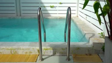 tatil otelinde sakin görüntü boş havuz