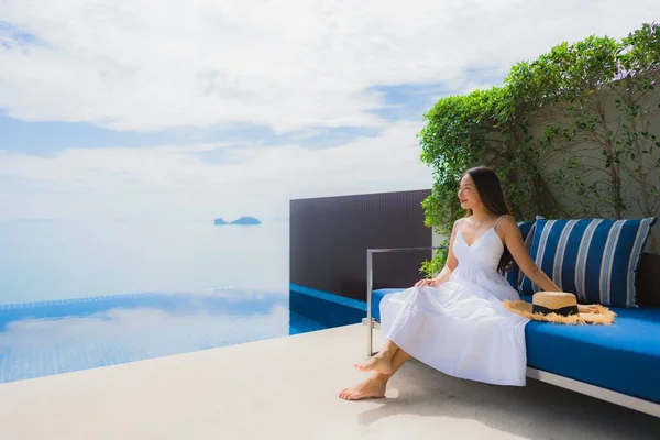 Portrait young asian woman relax smile happy around swimming poo — Stock Photo, Image