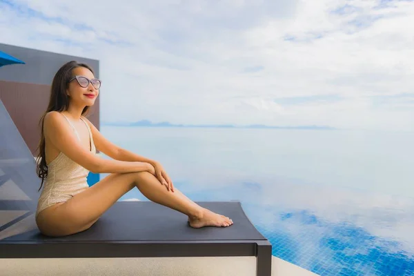 Portrait young asian woman relax smile happy around swimming poo — Stock Photo, Image