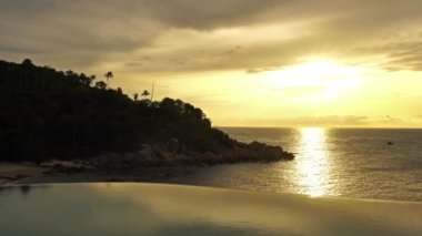 günbatımı güzel dalgalı denizde sakin görüntüleri