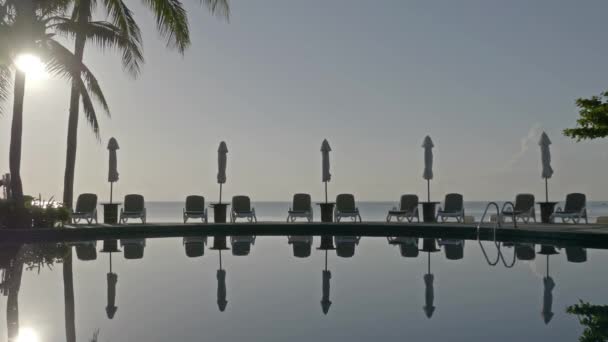 Rustige Beelden Leeg Zwembad Bij Resort Hotel — Stockvideo