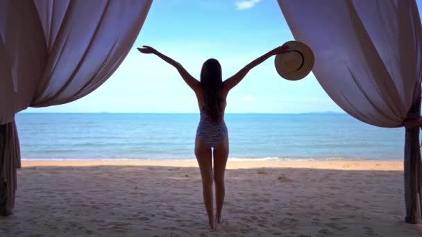 Bilder Vackra Asiatiska Kvinnor Som Kopplar Stranden Sommarsemestern — Stockvideo