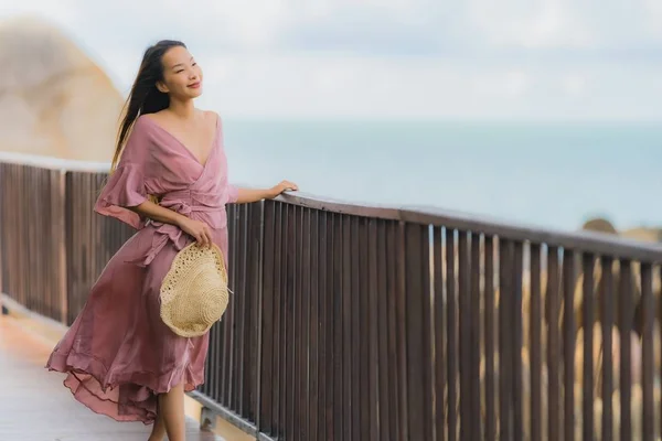 Portrait beautiful young asian woman looking sea beach ocean for — Stock Photo, Image