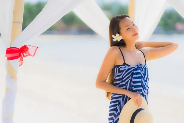 Portrait young asian woman smile happy around beach sea ocean wi — Stock Photo, Image