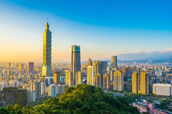 台北101楼和弧形建筑的美丽风景和城市景观 — 图库照片
