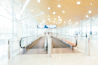 Soyut bulanıklık ve Havaalanı yolcu trans için terminal defocused