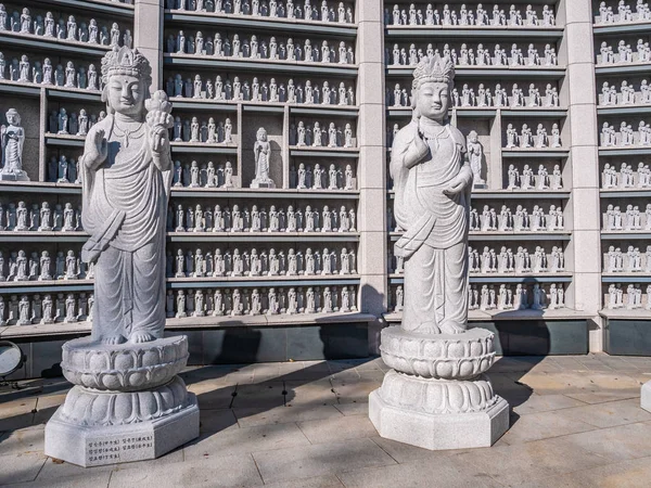 Krásný buddhismus socha v Bongeunsa Temple — Stock fotografie