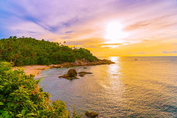 Beautiful outdoor tropical beach sea around samui island with co — Stock Photo, Image