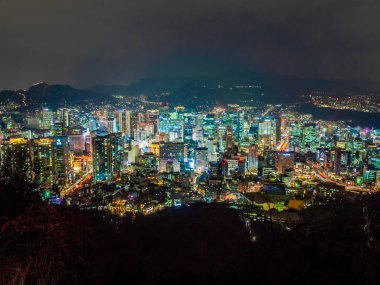 Geceleri Seoul şehir etrafında bina güzel mimari