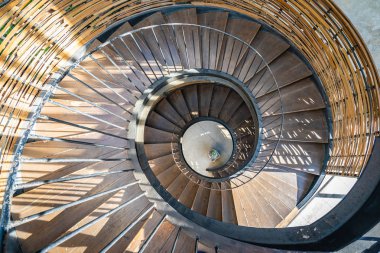Spiral eğrisi şekil ahşap merdiven dekorasyon dış